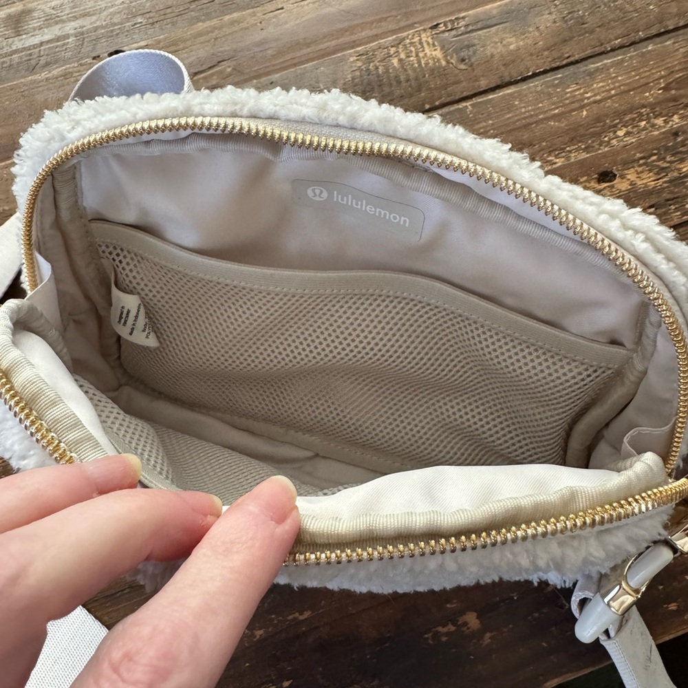 Lululemon Everywhere Belt Bag Fleece Large 2L - Picture 8 of 9
